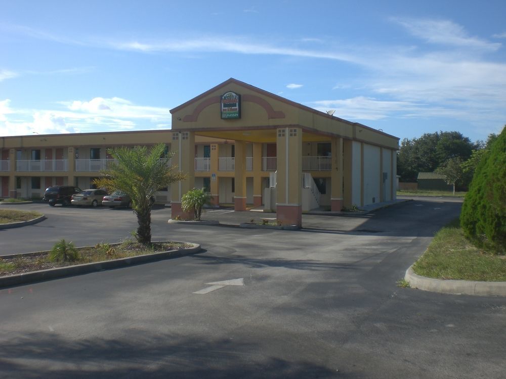 Executive Garden Titusville Hotel Bagian luar foto