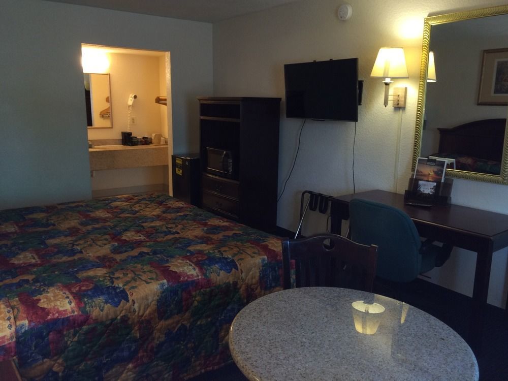 Executive Garden Titusville Hotel Bagian luar foto