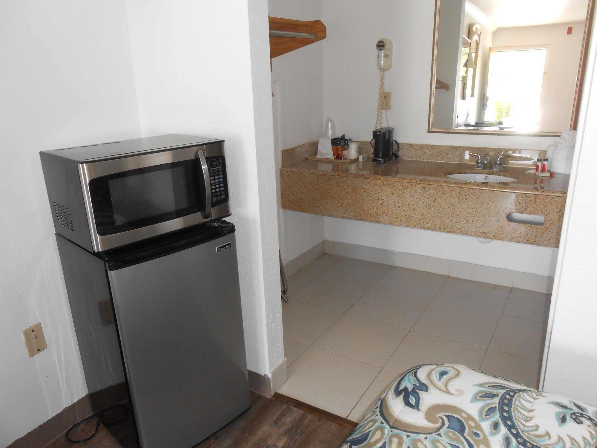 Executive Garden Titusville Hotel Bagian luar foto