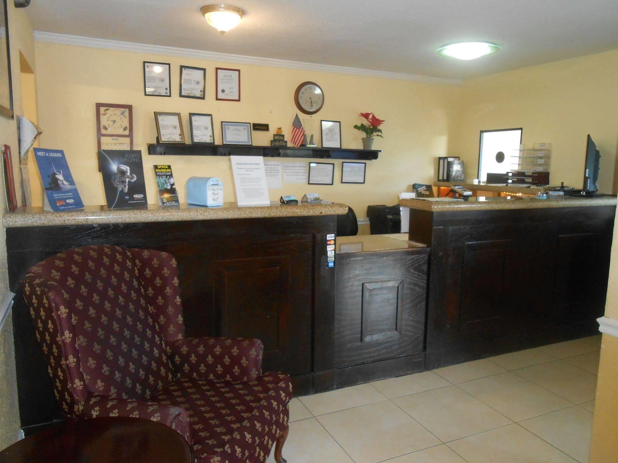 Executive Garden Titusville Hotel Bagian luar foto