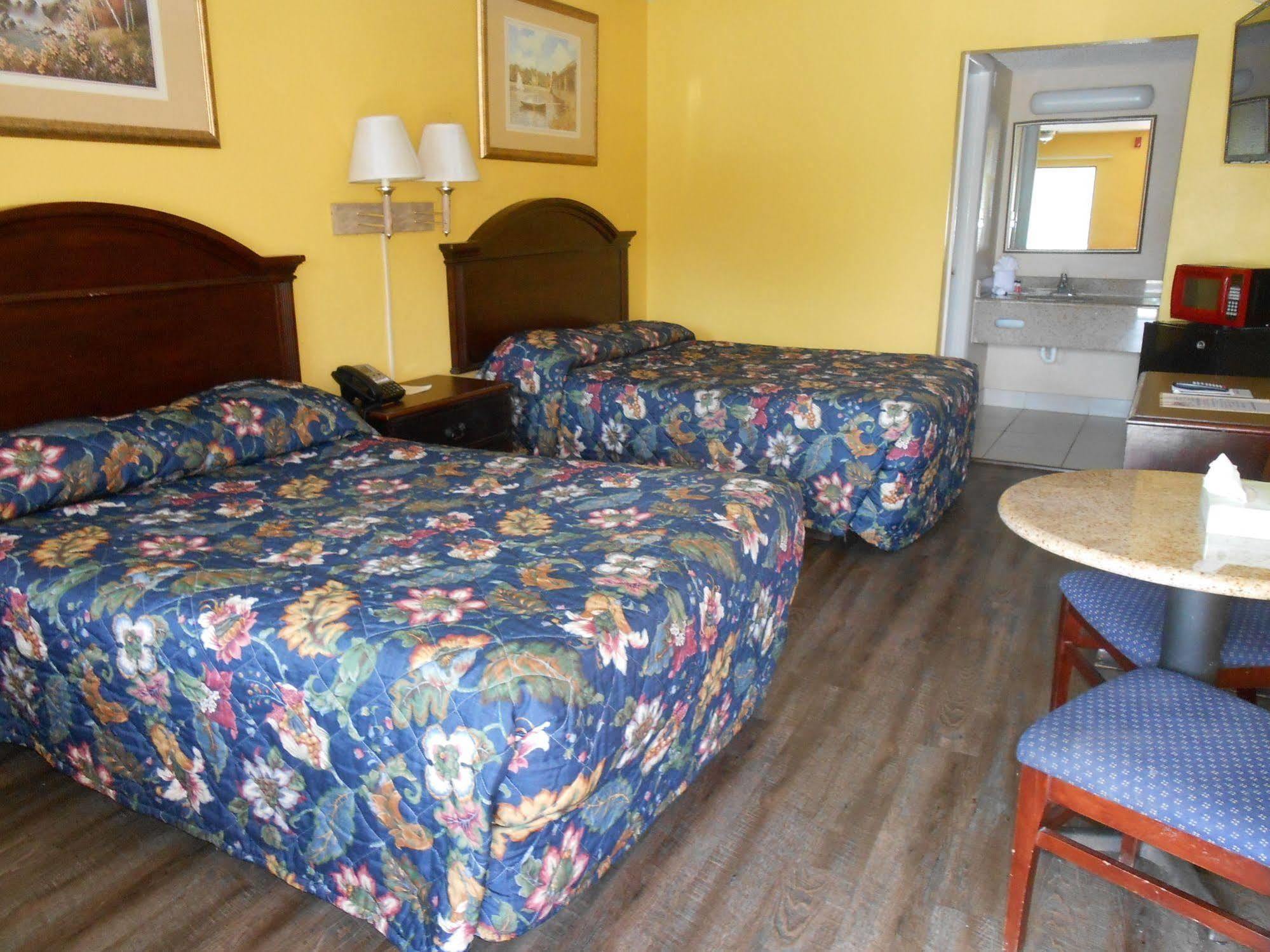 Executive Garden Titusville Hotel Bagian luar foto