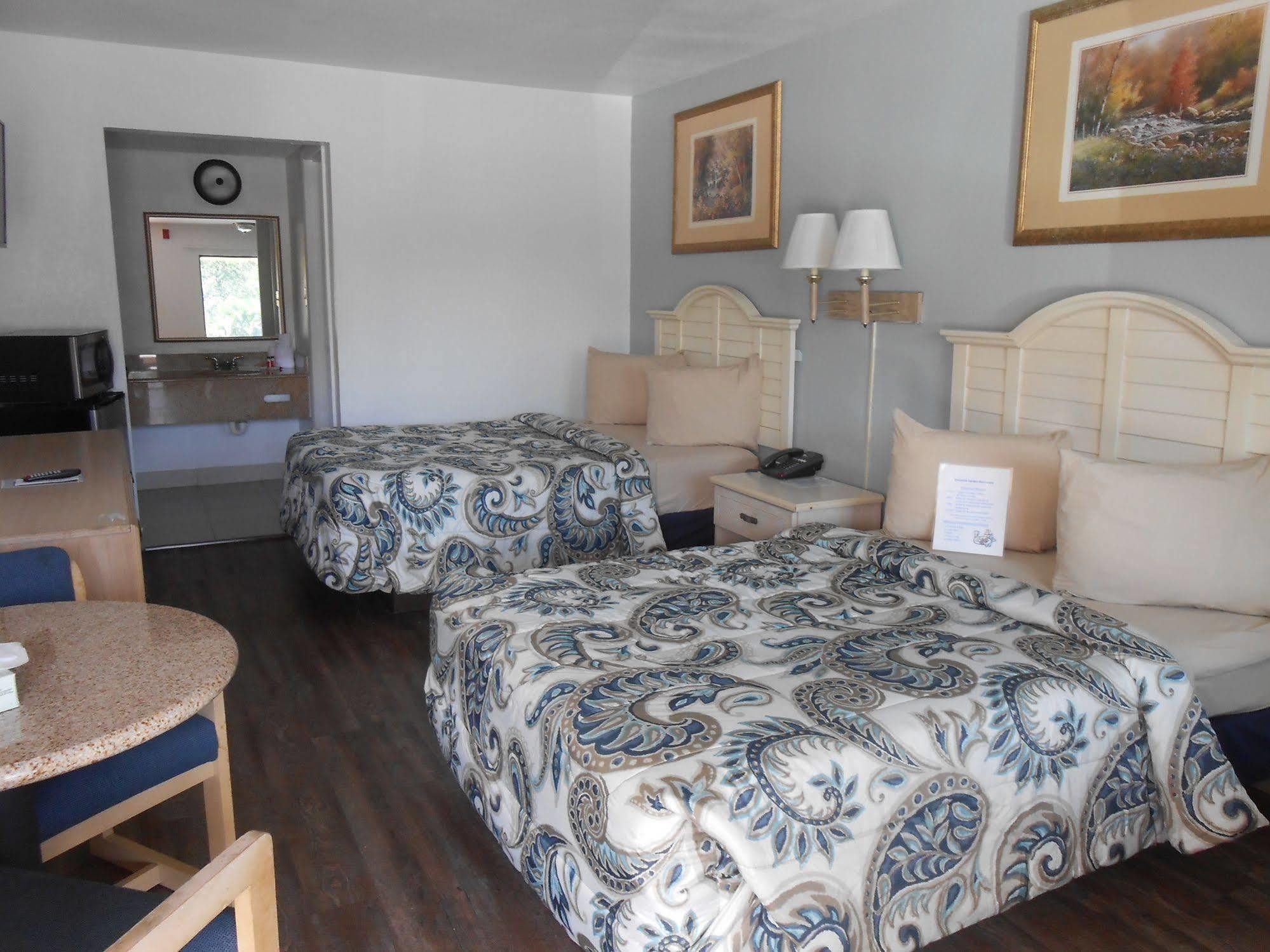 Executive Garden Titusville Hotel Bagian luar foto