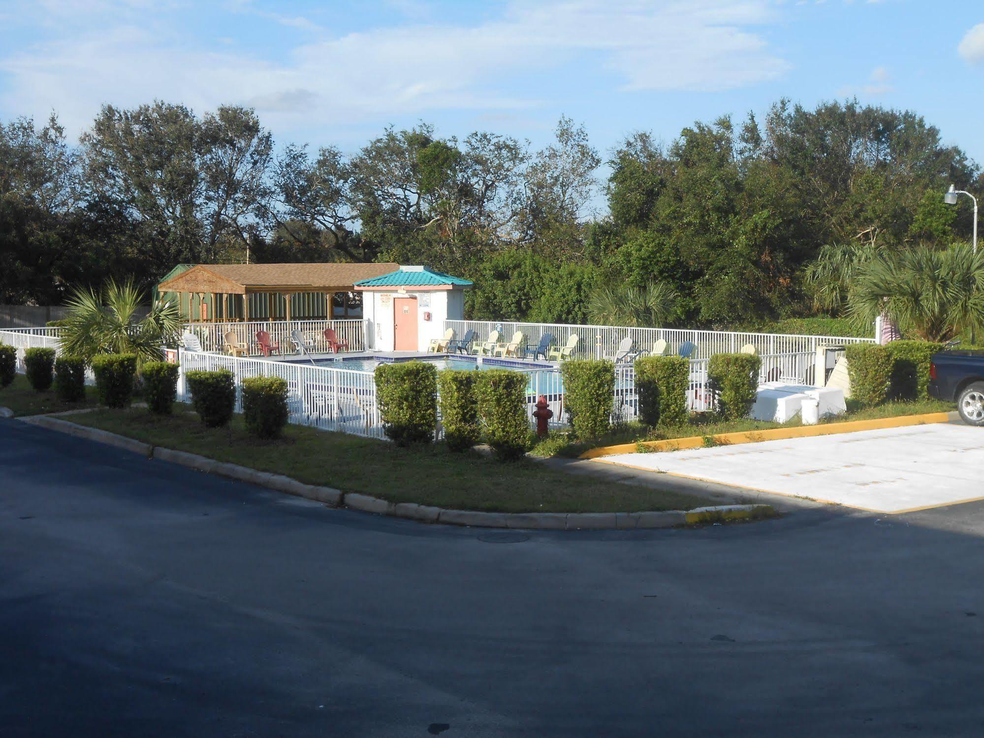 Executive Garden Titusville Hotel Bagian luar foto