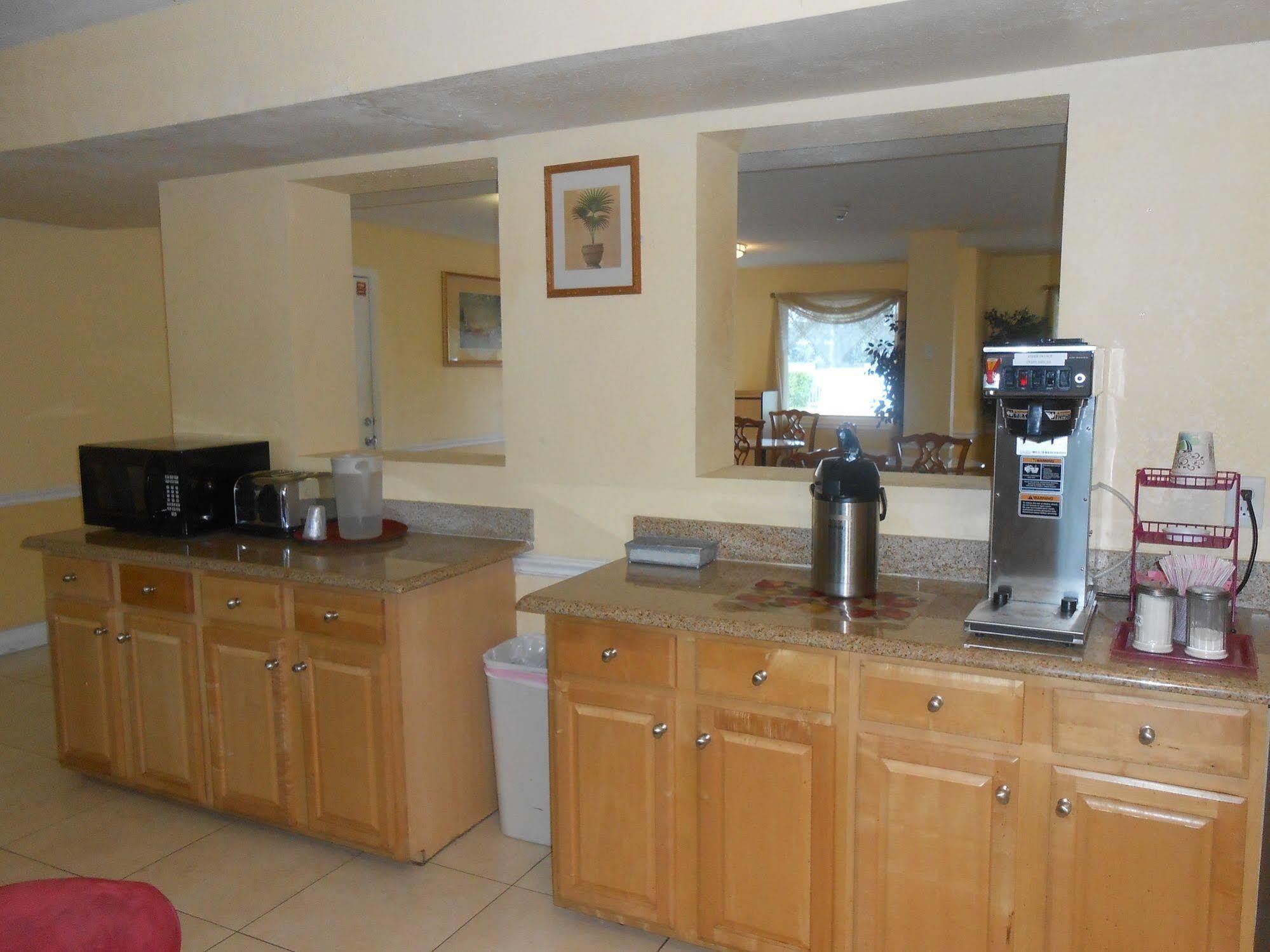 Executive Garden Titusville Hotel Bagian luar foto
