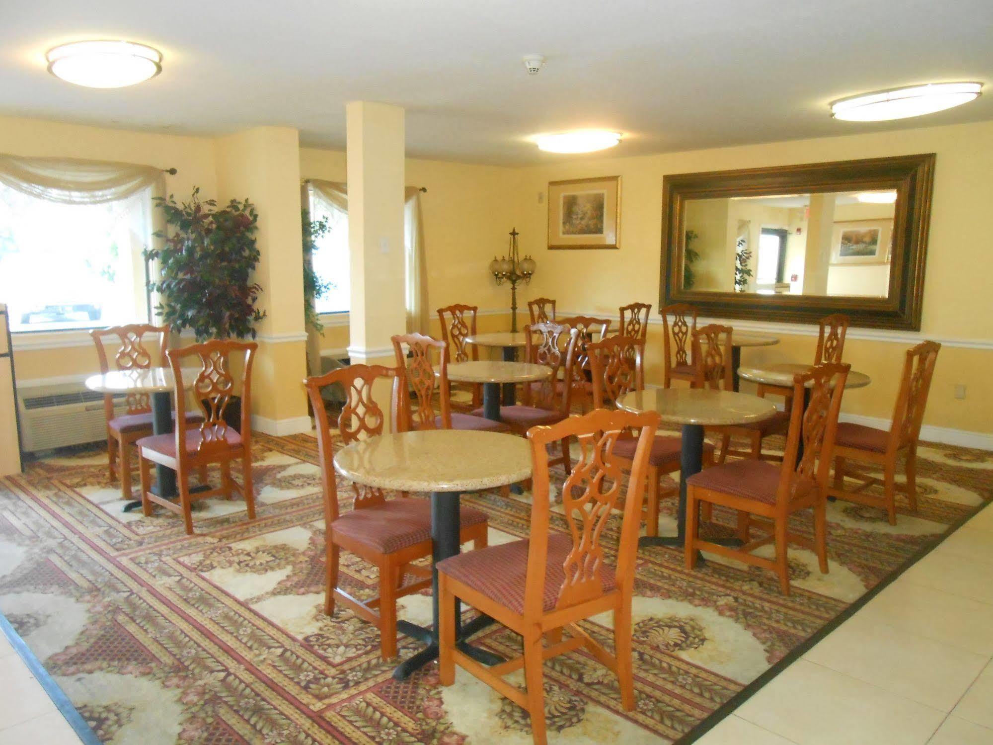 Executive Garden Titusville Hotel Bagian luar foto