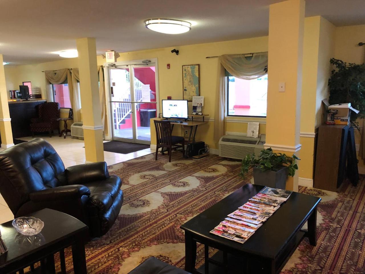 Executive Garden Titusville Hotel Bagian luar foto