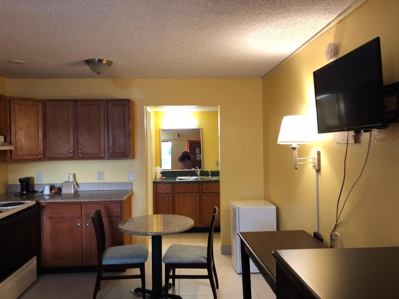 Executive Garden Titusville Hotel Bagian luar foto