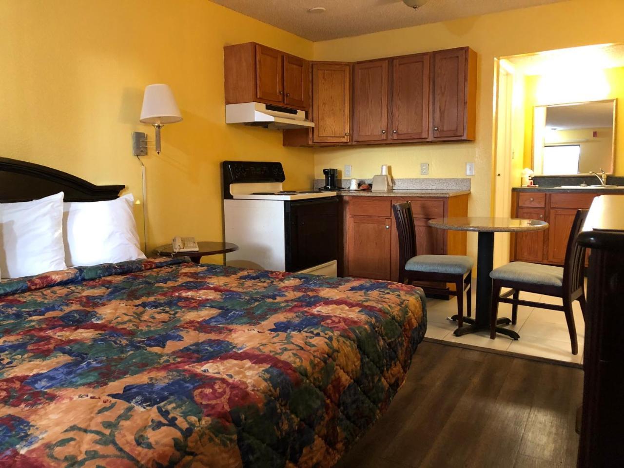 Executive Garden Titusville Hotel Bagian luar foto