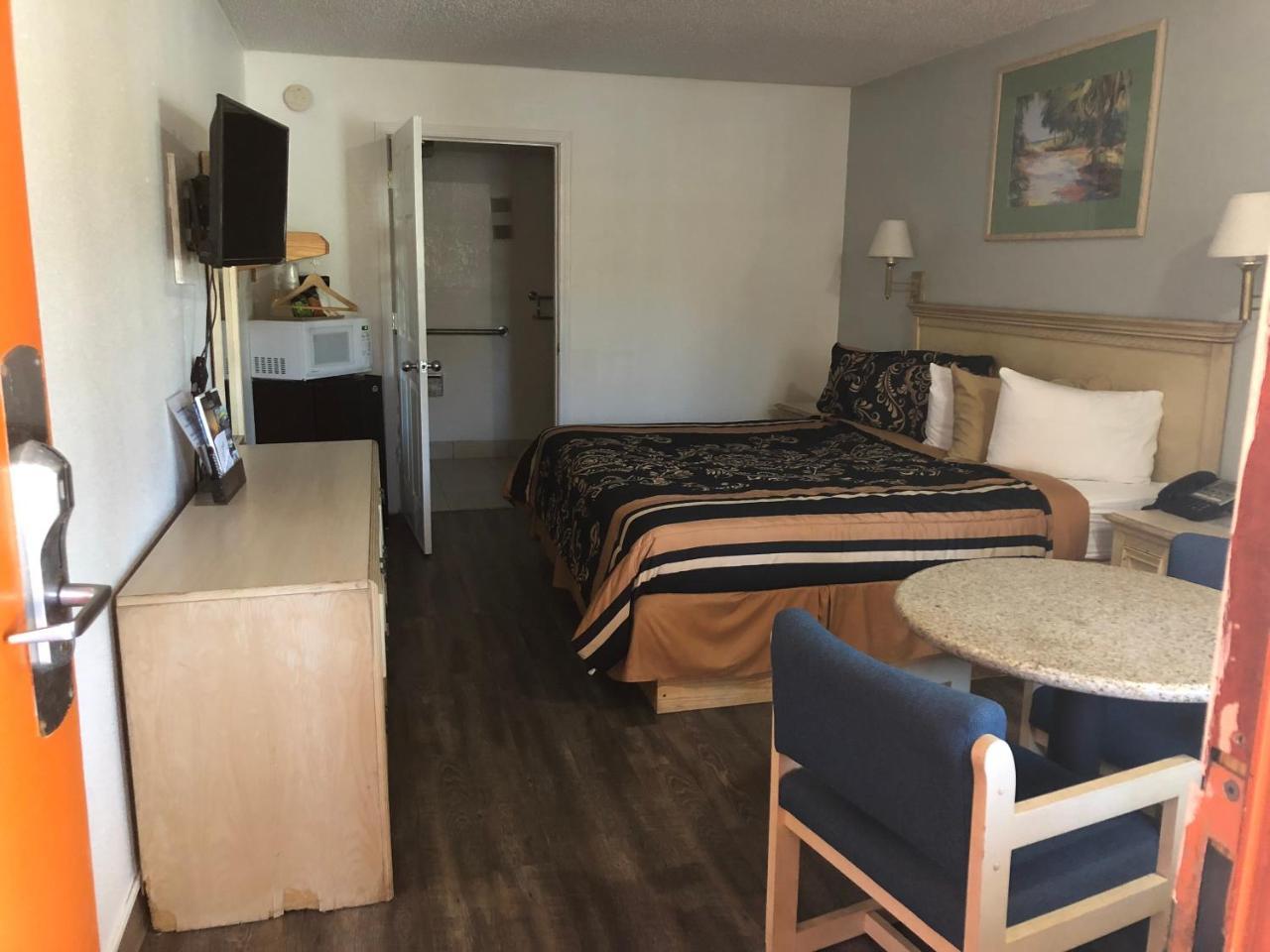 Executive Garden Titusville Hotel Bagian luar foto