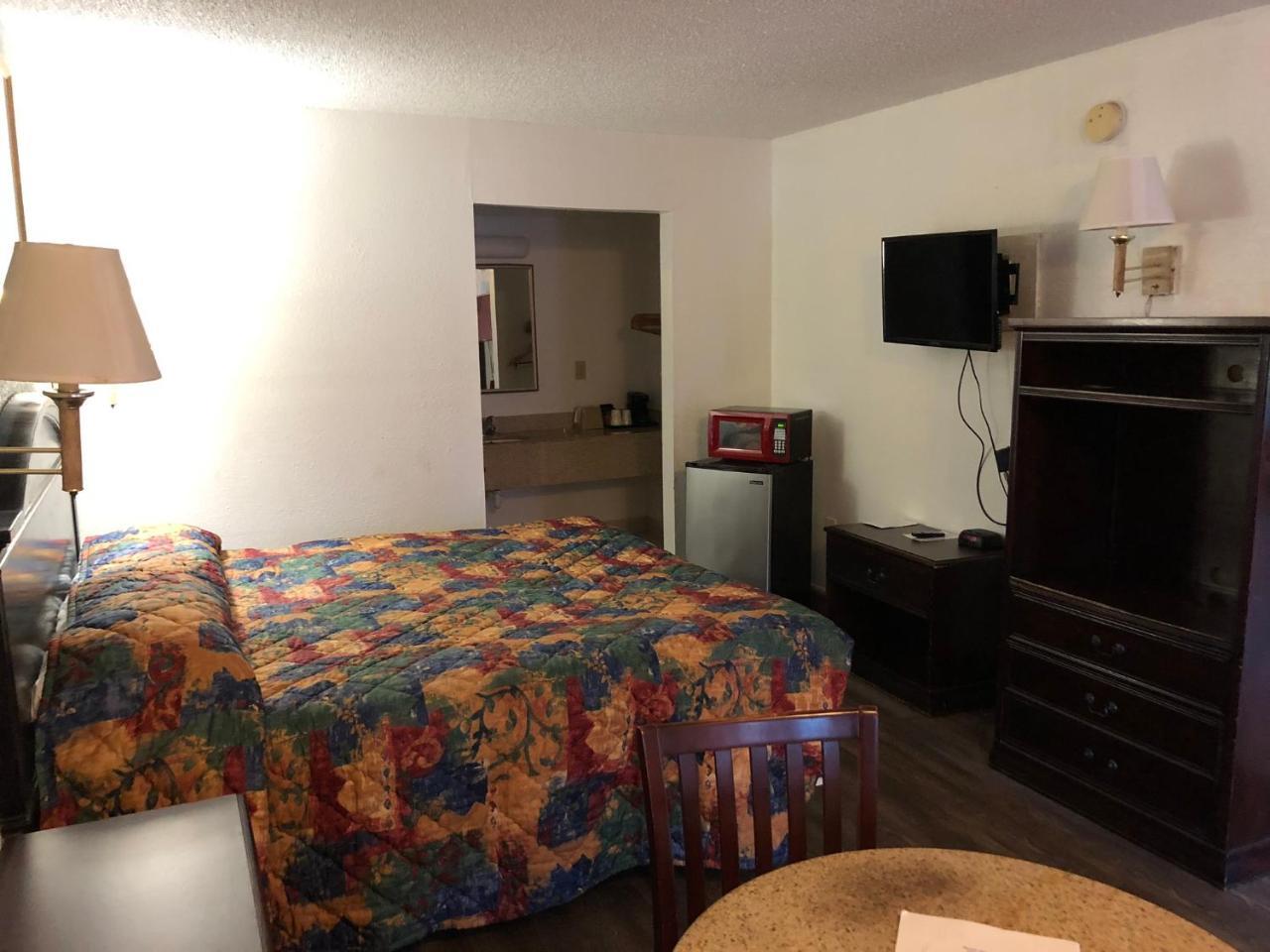 Executive Garden Titusville Hotel Bagian luar foto