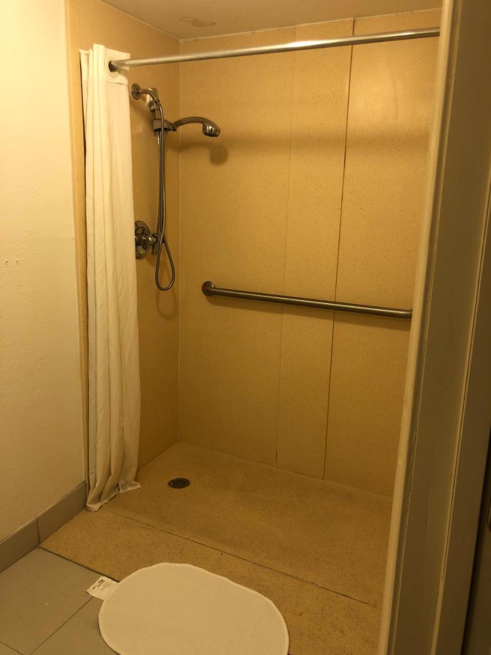 Executive Garden Titusville Hotel Bagian luar foto