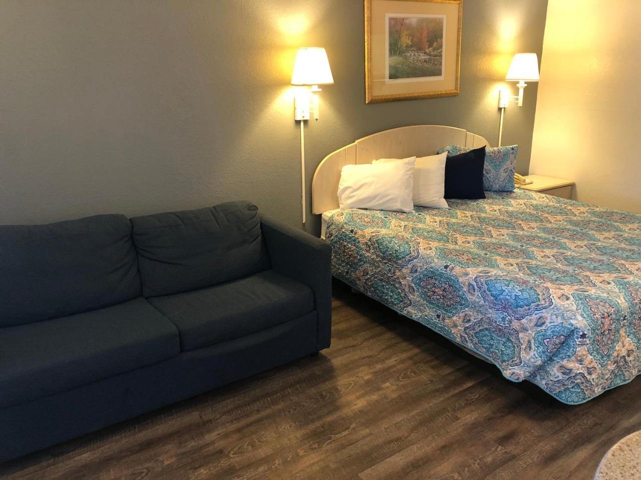 Executive Garden Titusville Hotel Bagian luar foto