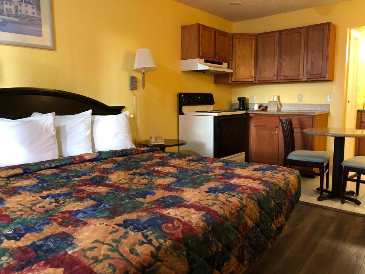 Executive Garden Titusville Hotel Bagian luar foto