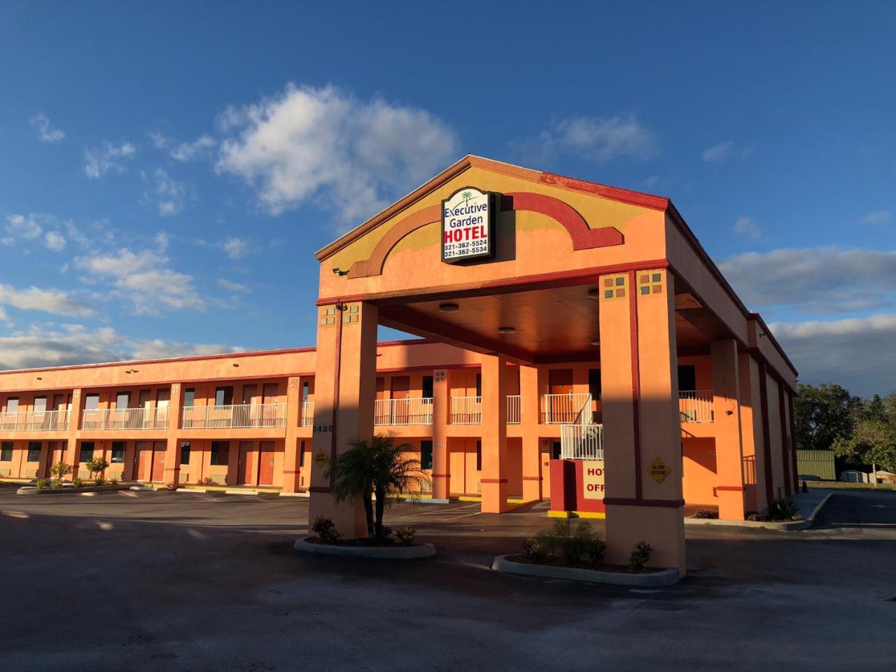 Executive Garden Titusville Hotel Bagian luar foto