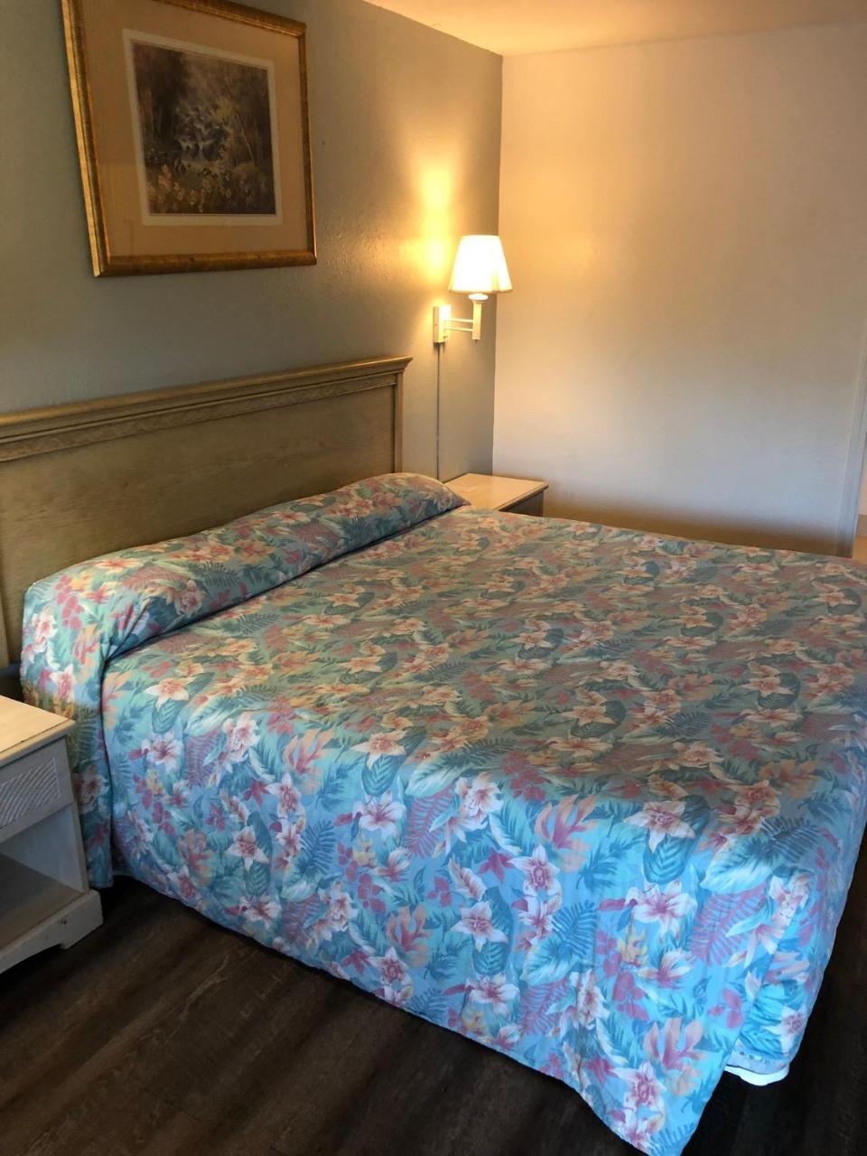 Executive Garden Titusville Hotel Bagian luar foto
