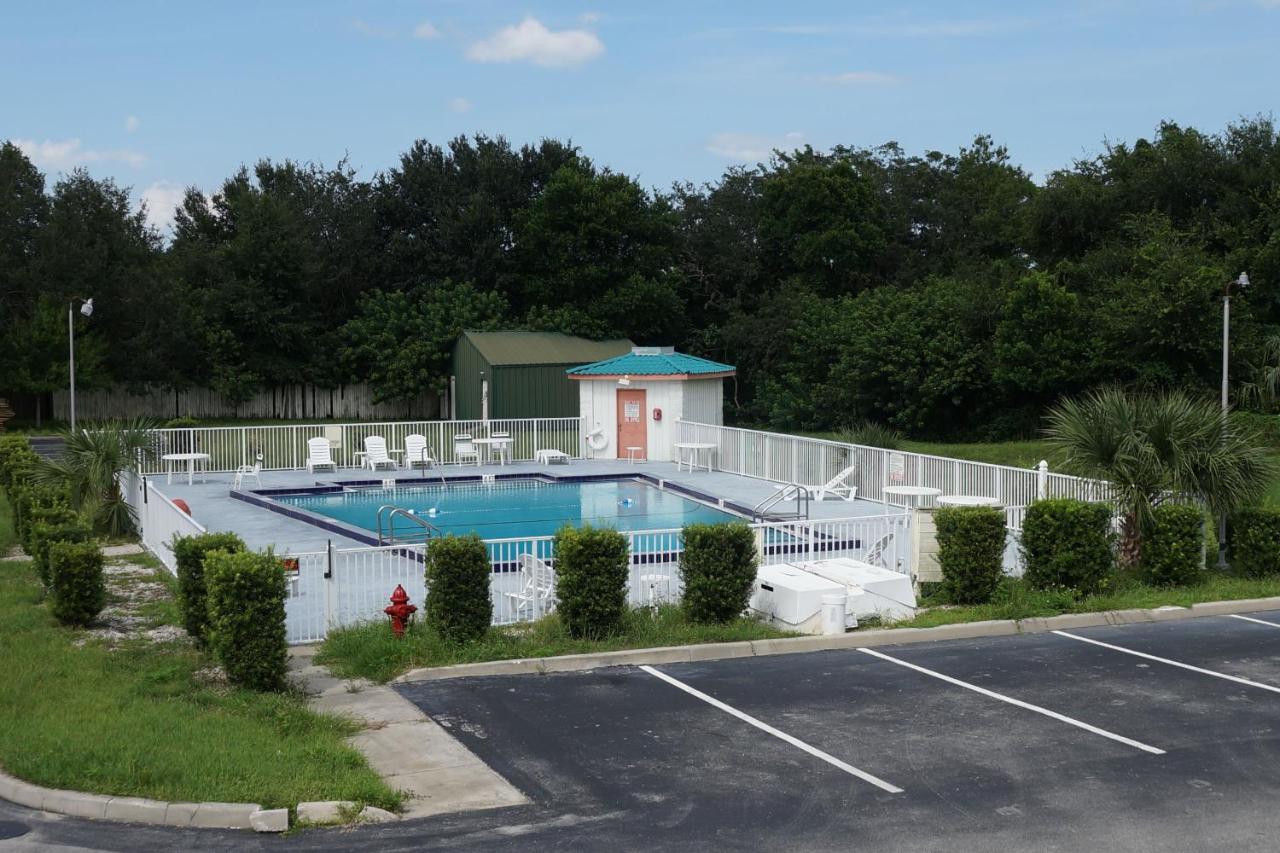 Executive Garden Titusville Hotel Bagian luar foto